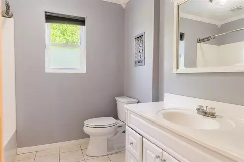 Bath - 5485 Primrose Ln, Davis, OK 73030 photo 3 of 3