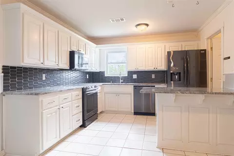 Kitchen - 5485 Primrose Ln, Davis, OK 73030 photo 1 of 2