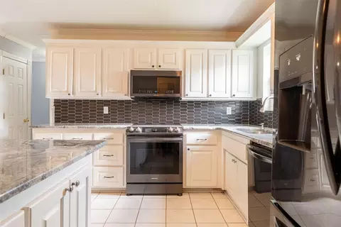 Kitchen - 5485 Primrose Ln, Davis, OK 73030 photo 2 of 2