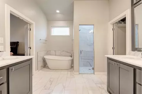 Bath - 1313 Atalon Dr, Moore, OK 73160 photo 2 of 7