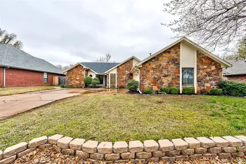 Exterior - 3109 Eagle Crest Rd, Edmond, OK 73013 photo 2 of 7