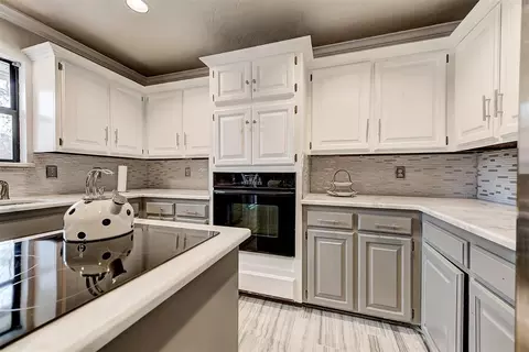 Kitchen - 3109 Eagle Crest Rd, Edmond, OK 73013 photo 3 of 4