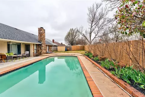 Exterior - 3109 Eagle Crest Rd, Edmond, OK 73013 photo 4 of 7