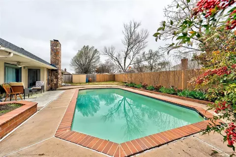 Exterior - 3109 Eagle Crest Rd, Edmond, OK 73013 photo 5 of 7