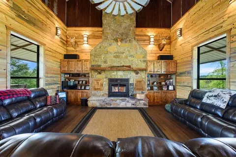 Living - 443175 E 1970 Rd, Ringold, OK 74754 photo 1 of 2