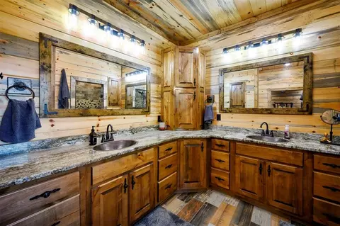 Bath - 443175 E 1970 Rd, Ringold, OK 74754 photo 1 of 4