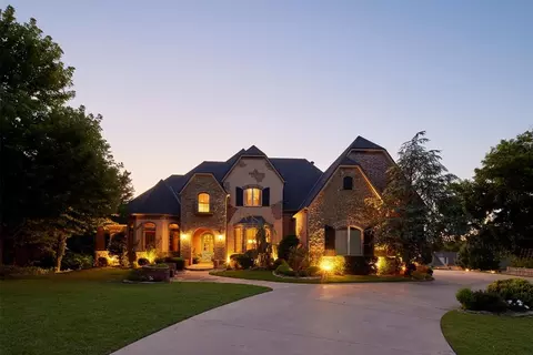 3325 Winding Creek Cir, Edmond, OK 73034