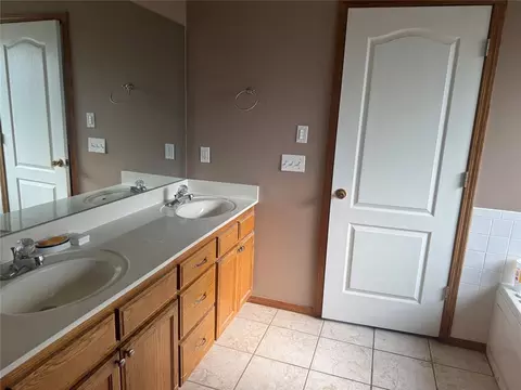Bath - 414 E Kirk St, Perkins, OK 74059 photo 3 of 5