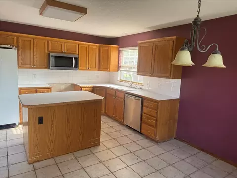 Kitchen - 414 E Kirk St, Perkins, OK 74059 photo 2 of 3