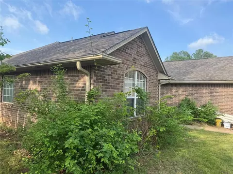 Exterior - 414 E Kirk St, Perkins, OK 74059 photo 3 of 8