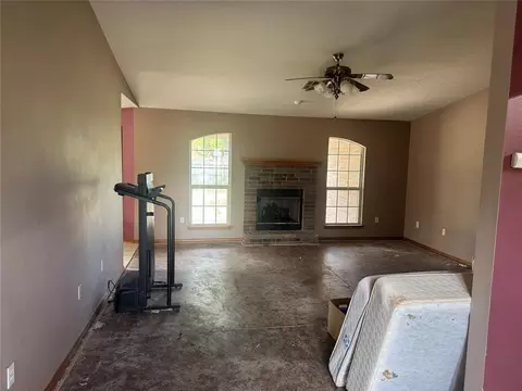Living - 414 E Kirk St, Perkins, OK 74059 photo 1 of 2