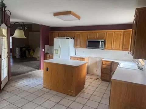Kitchen - 414 E Kirk St, Perkins, OK 74059 photo 3 of 3