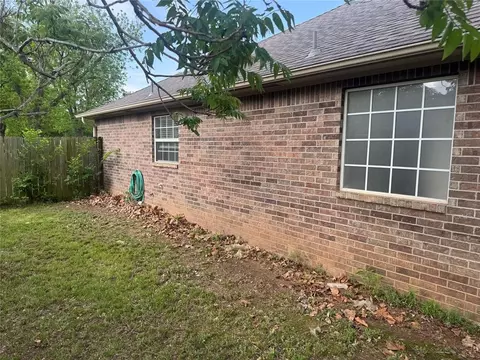 Exterior - 414 E Kirk St, Perkins, OK 74059 photo 4 of 8