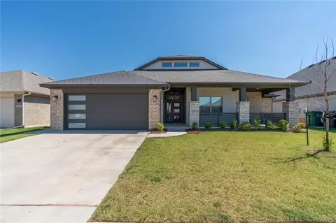 10404 NW 34th St, Yukon, OK 73099