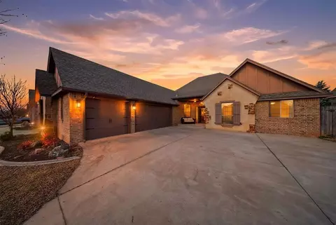 2425 Glenmere Dr, Edmond, OK 73003