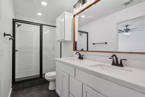 Bath - 3918 Eureka Dr, Norman, OK 73069 photo 2 of 3