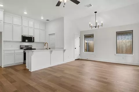 Living - 3918 Eureka Dr, Norman, OK 73069 photo 2 of 4