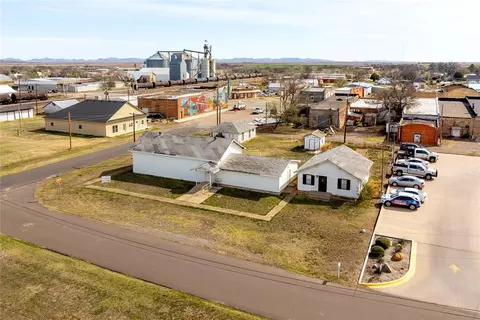 602 D St, Snyder, OK 73566