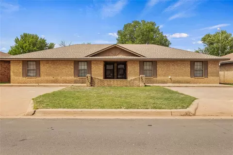 2113 Lynn Ln, Weatherford, OK 73096