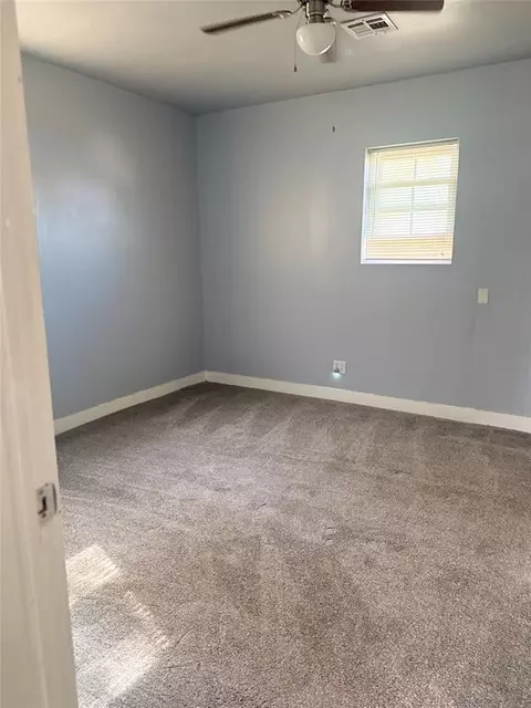 Bedroom - 916 E A St, Altus, OK 73521 photo 1 of 3