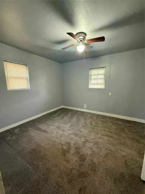 Bedroom - 916 E A St, Altus, OK 73521 photo 3 of 3