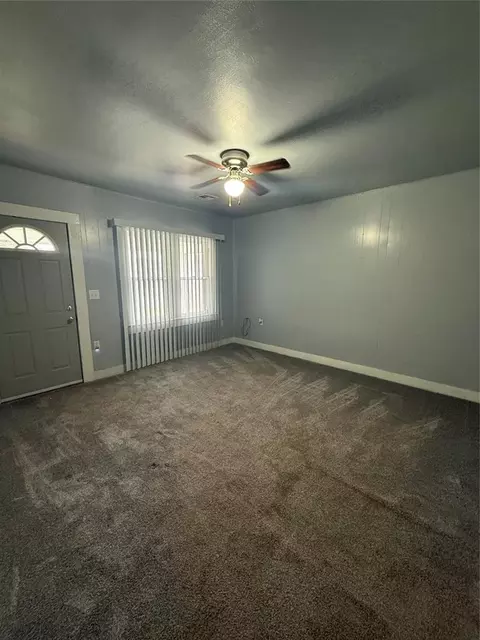 Living - 916 E A St, Altus, OK 73521 photo 1 of 1