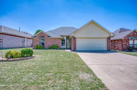 604 E Katelyn Ln, Mustang, OK 73064