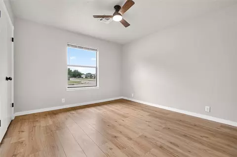 Bedroom - 605 Cinnamon Dr, Edmond, OK 73003 photo 4 of 7