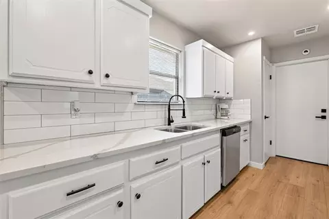 Kitchen - 605 Cinnamon Dr, Edmond, OK 73003 photo 1 of 3