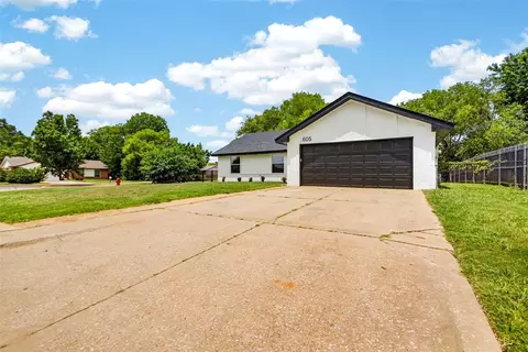 Exterior - 605 Cinnamon Dr, Edmond, OK 73003 photo 5 of 5