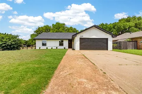 605 Cinnamon Dr, Edmond, OK 73003