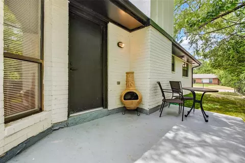 Exterior - 605 Cinnamon Dr, Edmond, OK 73003 photo 4 of 5