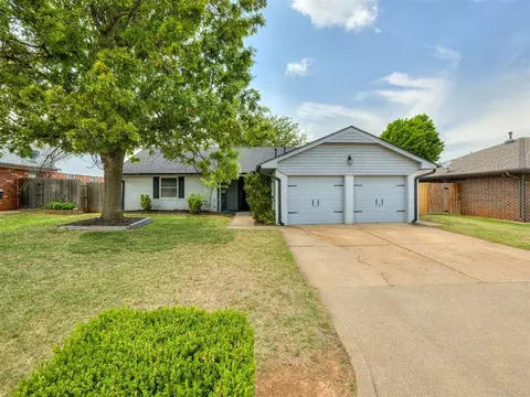 9927 Georgia Ave, The Village, OK 73120