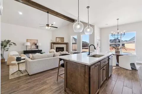 10412 SW 49th St, Mustang, OK 73064