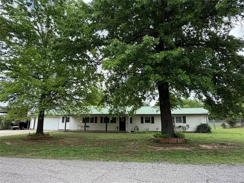 324 S Main St, Mcloud, OK 74851