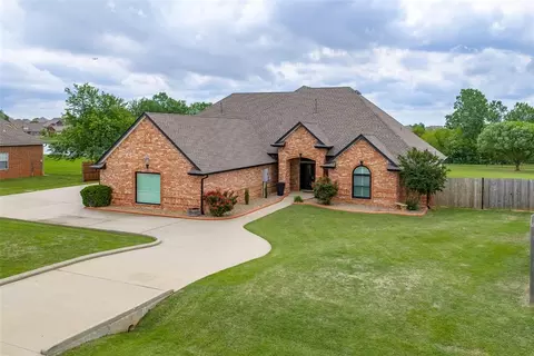 3012 Twin Lake Dr, Moore, OK 73165