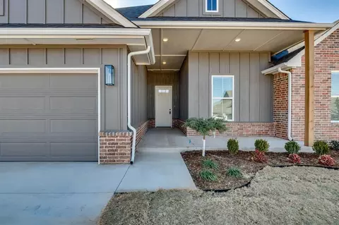 11624 NW 102nd St, Yukon, OK 73099