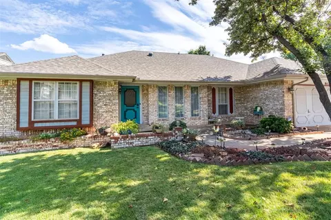 912 Carfax Rd, Edmond, OK 73034