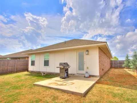 Exterior - 3700 Central Park Dr, Moore, OK 73160 photo 6 of 10