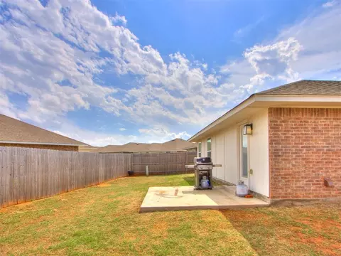 Exterior - 3700 Central Park Dr, Moore, OK 73160 photo 10 of 10