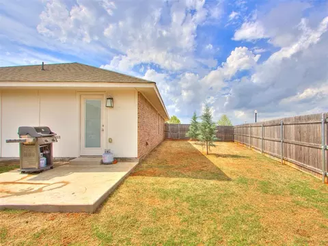 Exterior - 3700 Central Park Dr, Moore, OK 73160 photo 7 of 10