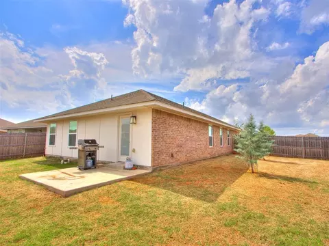 Exterior - 3700 Central Park Dr, Moore, OK 73160 photo 9 of 10