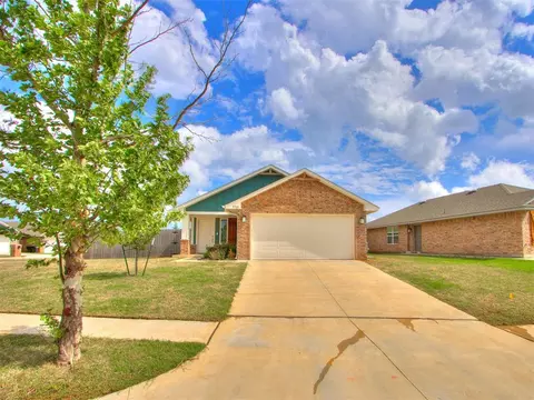 Exterior - 3700 Central Park Dr, Moore, OK 73160 photo 4 of 10