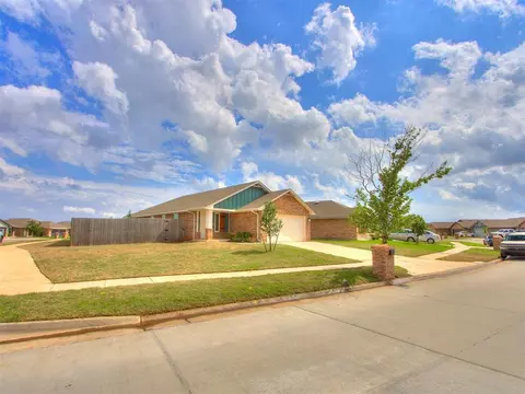 Exterior - 3700 Central Park Dr, Moore, OK 73160 photo 3 of 10