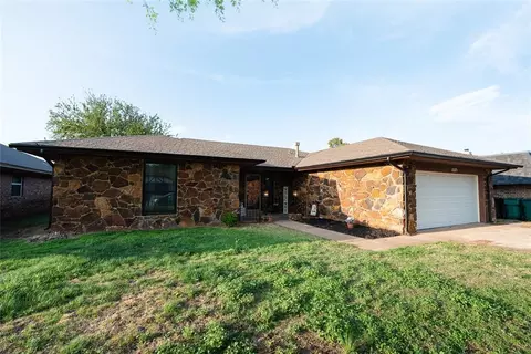 8305 NW 115th St, Oklahoma City, OK 73162