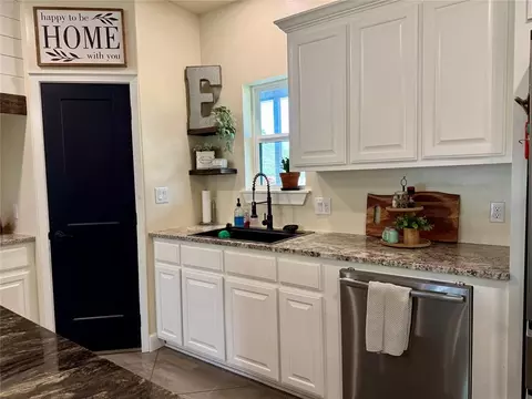 Kitchen - 484 S Arena Rd, Mcloud, OK 74851 photo 3 of 5