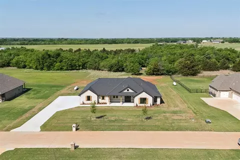 9273 Regado Ct, Guthrie, OK 73044