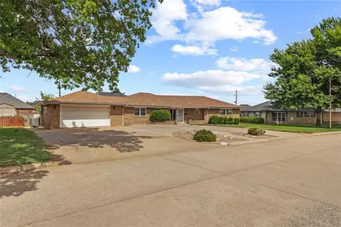 1308 Grandview Dr, Weatherford, OK 73096