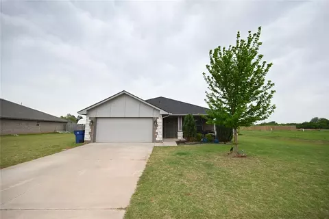 911 Sleepy Hollow Blvd, Chickasha, OK 73018