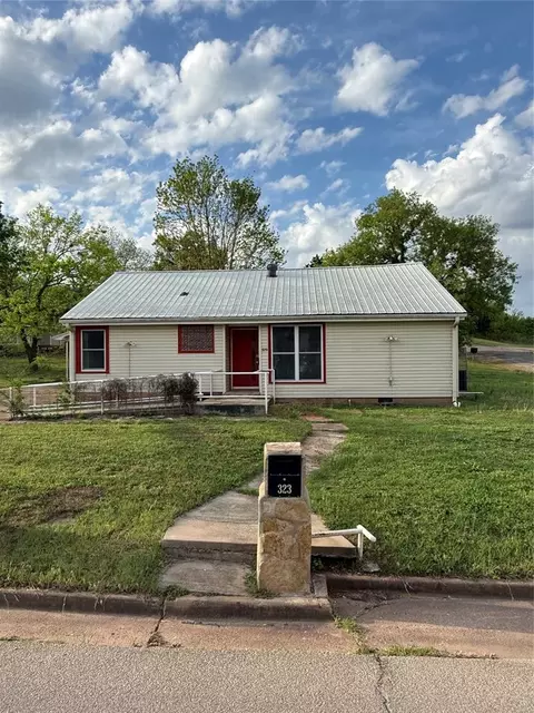 323 W 6th St, Chandler, OK 74834
